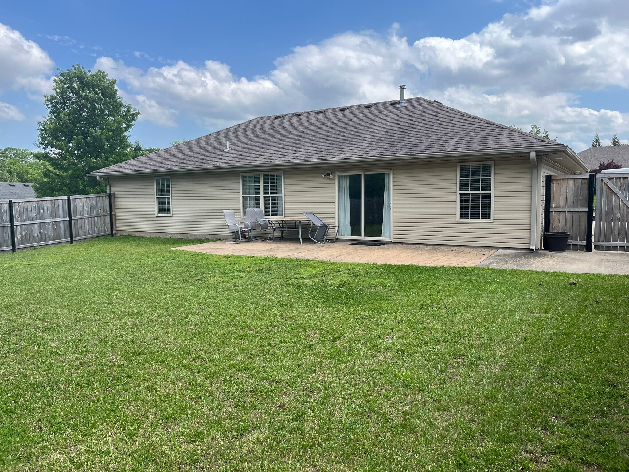 Building Photo - 629 Woodland Park Dr