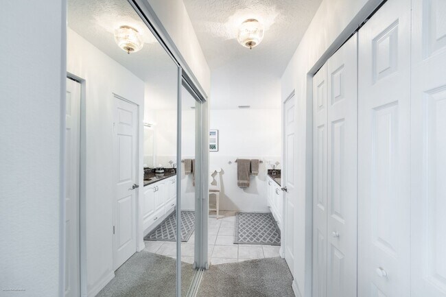 Building Photo - 1477 Park Beach Cir