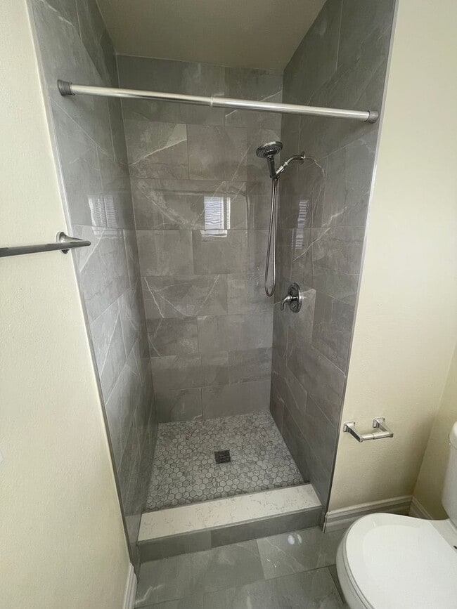 Building Photo - GLEN