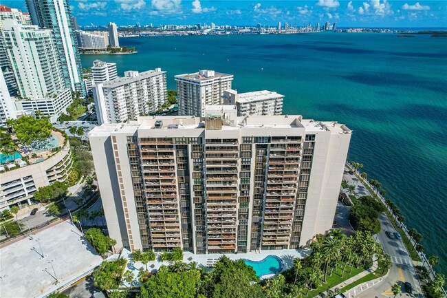 Building Photo - 1450 Brickell Bay Dr