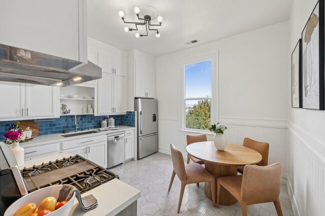 Building Photo - 1161 Church St