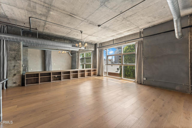 Building Photo - 510 S Hewitt St