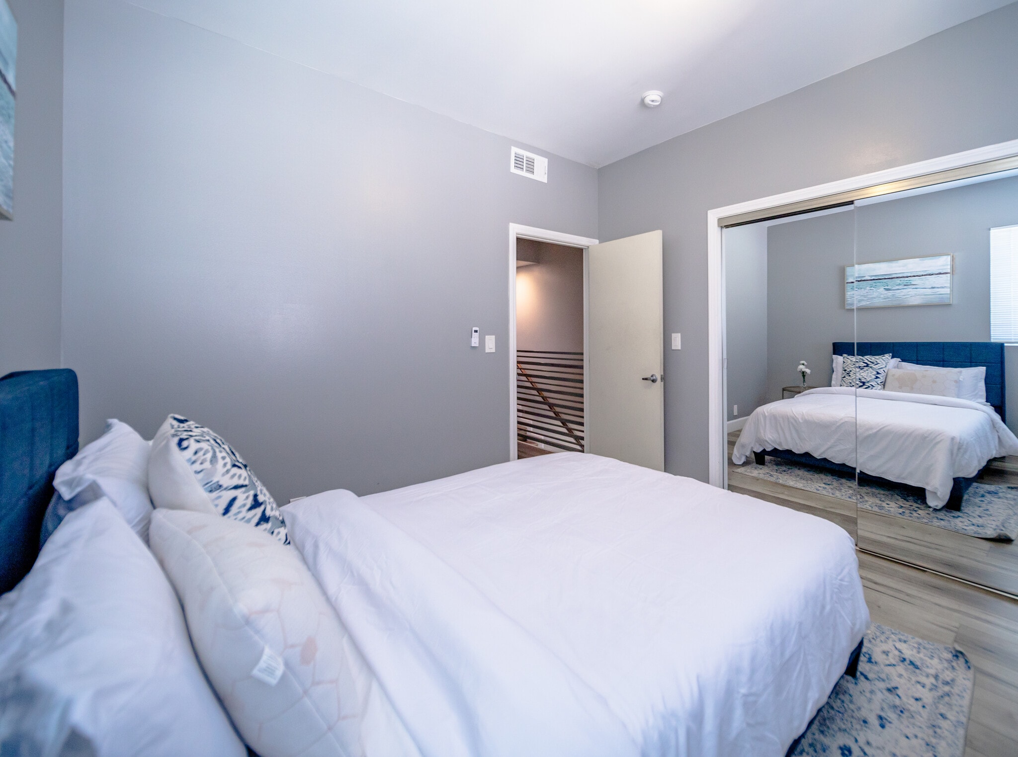 Building Photo - 3415 Edgehill Dr