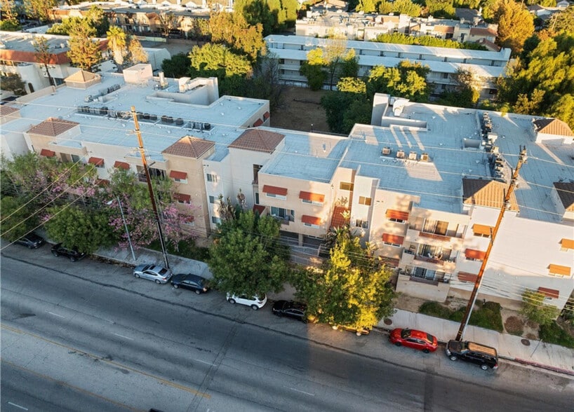Top view - 9610 Zelzah Ave