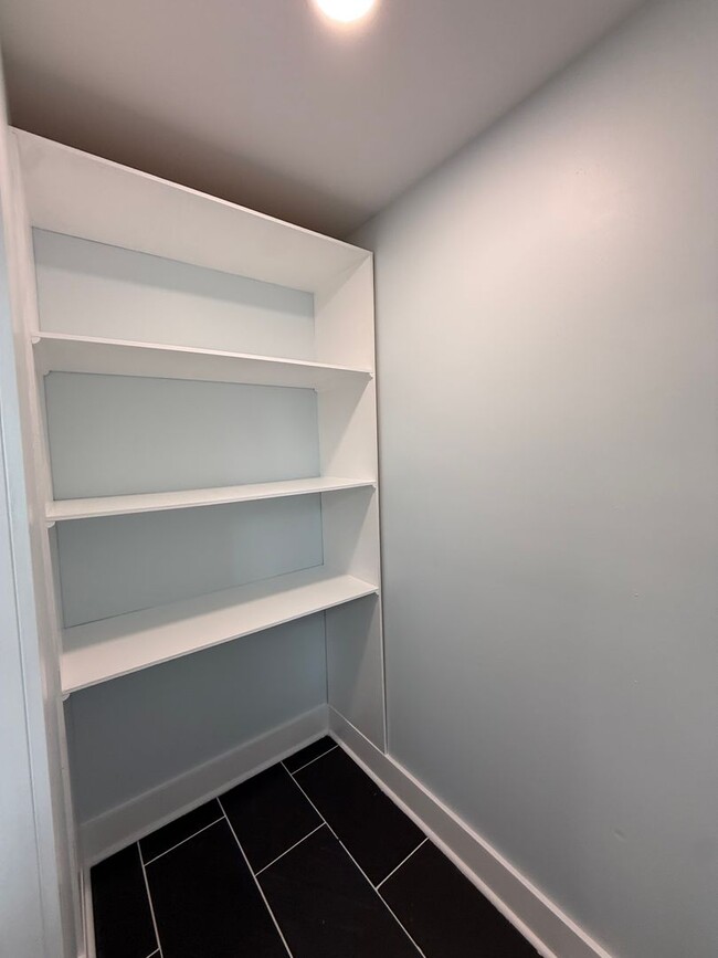 Building Photo - 4 Bedroom 2.5 Bathroom Home Available