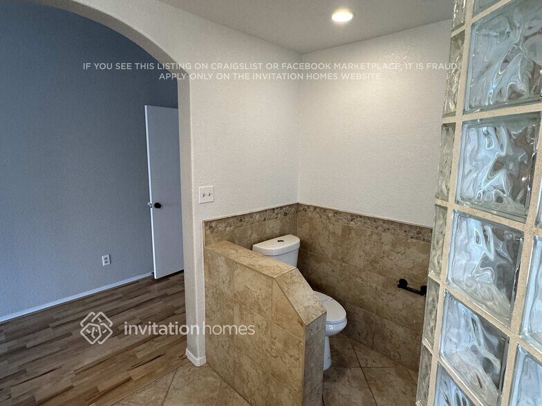 Building Photo - 12480 N 83rd Dr