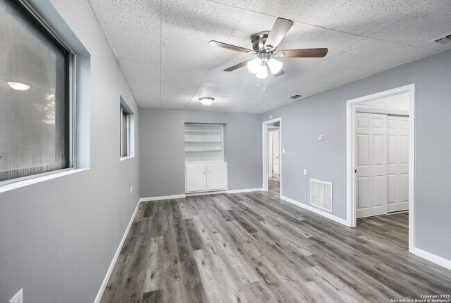 Building Photo - 327 E Whittier St