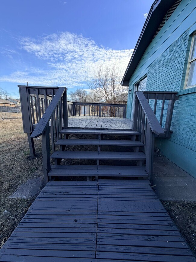 Building Photo - 2331 NW Austin Dr