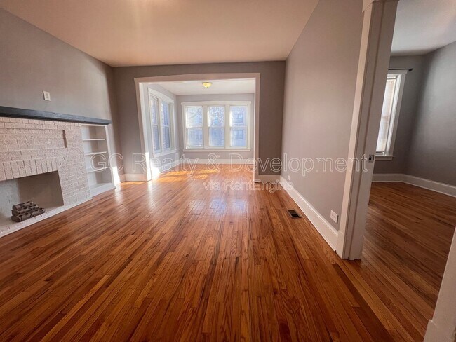 Building Photo - 4820 N Springfield Ave