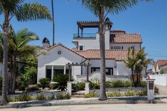 Building Photo - Prestigious Ocean View Retreat – Fully Rem...
