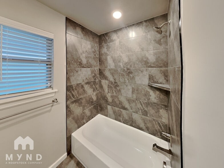 Building Photo - 5400 Riverrun Ct