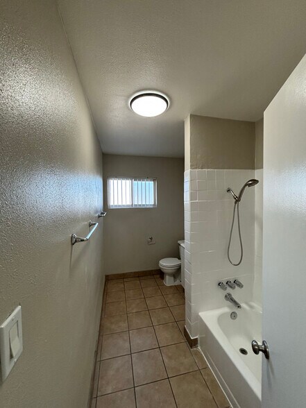 Building Photo - 518 N Anna Dr