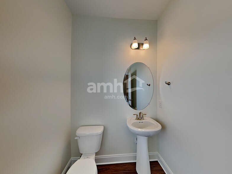 Building Photo - 1356 Lomond Dr