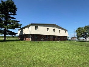 Building Photo - 2 Bed / 1 Bath Apartment in Quiet Warrensburg — Available Now