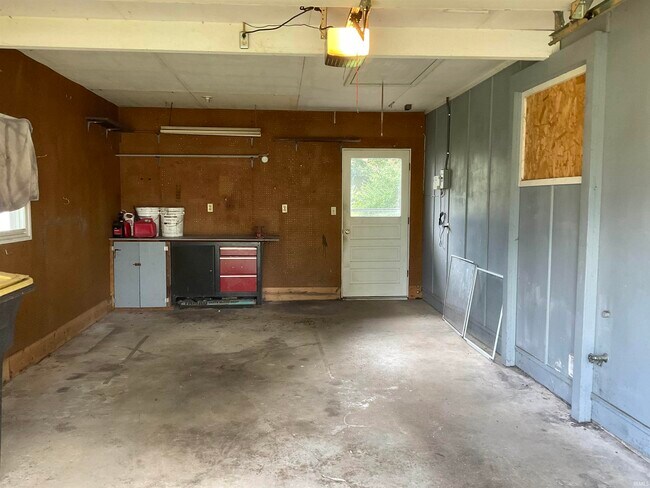 Building Photo - 3360 Eastwood Dr