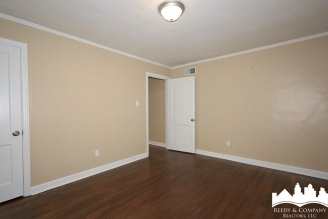 Building Photo - 1446 Alamo St