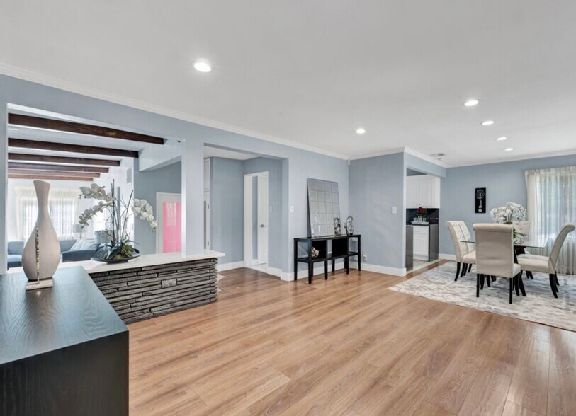 Building Photo - 6241 Canby Ave