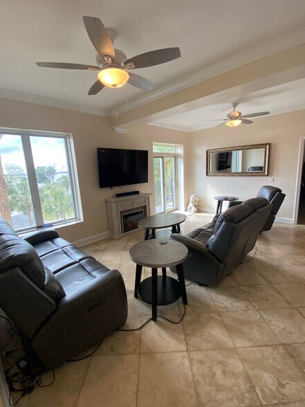 Building Photo - 700 Wilmington Island Rd