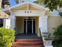 Building Photo - 307 Stratford St