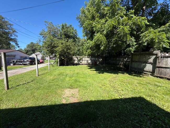 Building Photo - Charming Remodeled 2-Bedroom Home