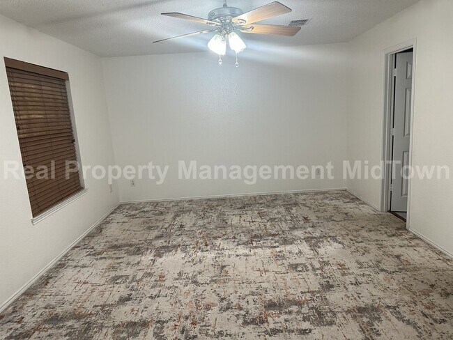 Building Photo - Spacious, Freshly Updated Family Home in P...