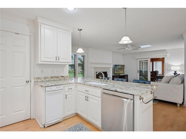 Building Photo - 145 Holly Ln N