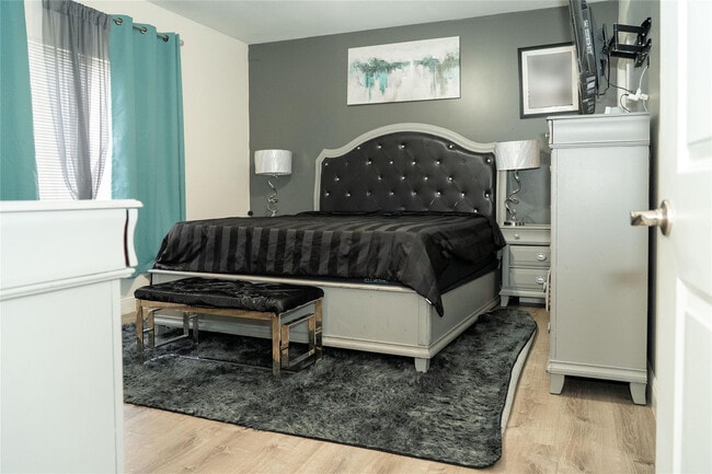 Building Photo - 2710 NW 5th St