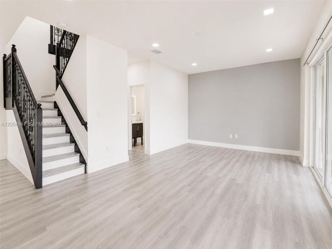 Building Photo - 10956 NW 73rd St