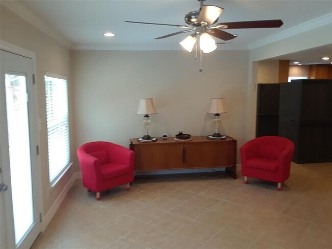 Building Photo - 5843 Queensloch Dr
