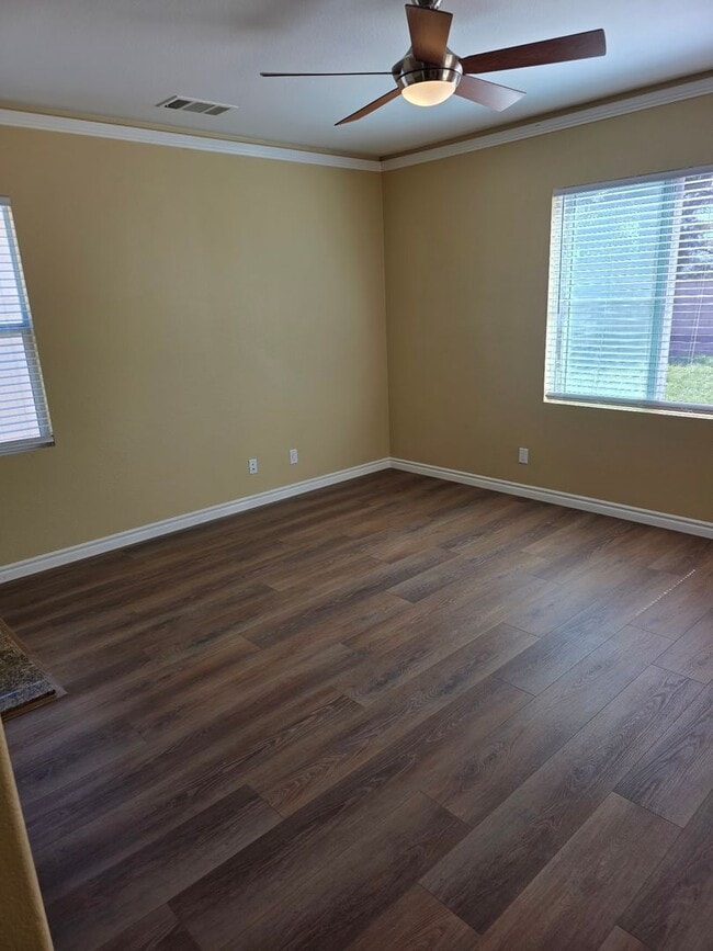 Building Photo - Crowne Hill 3 Bedroom Home
