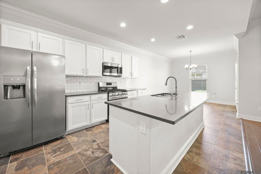 Building Photo - 471 Lake Breeze Dr