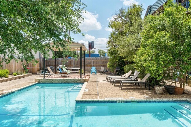 Building Photo - 2600 Penny Ln