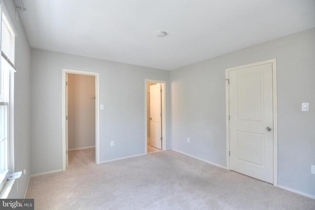 Building Photo - 3 Birdseye Ct