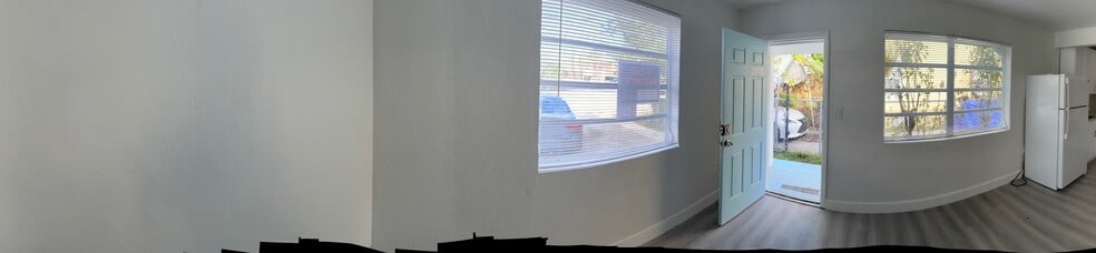 Building Photo - 2550 SW 9th St