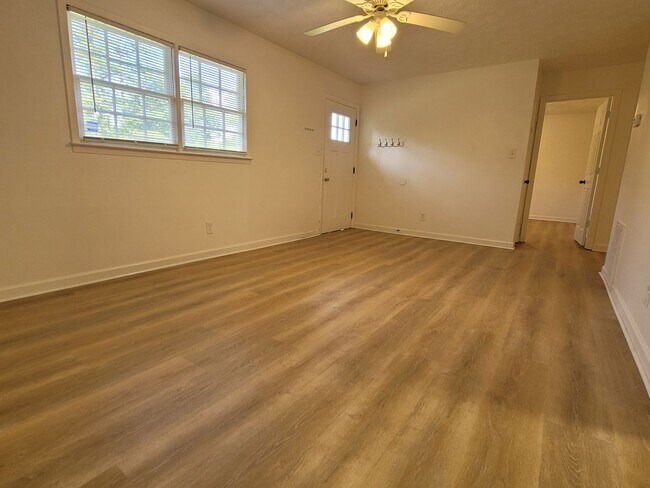 Building Photo - 2BD 1BA Home (Newly Renovated, Yardcare In...