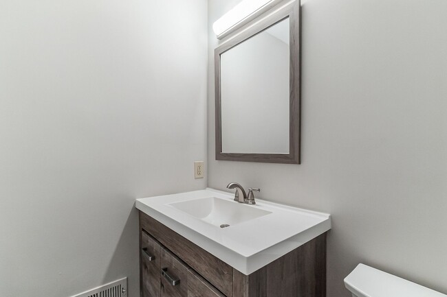Building Photo - 487 Fort Hill Cir