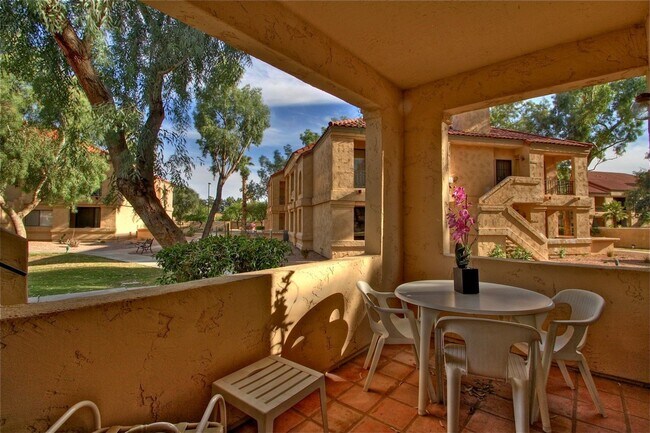 Building Photo - Two bedroom condo