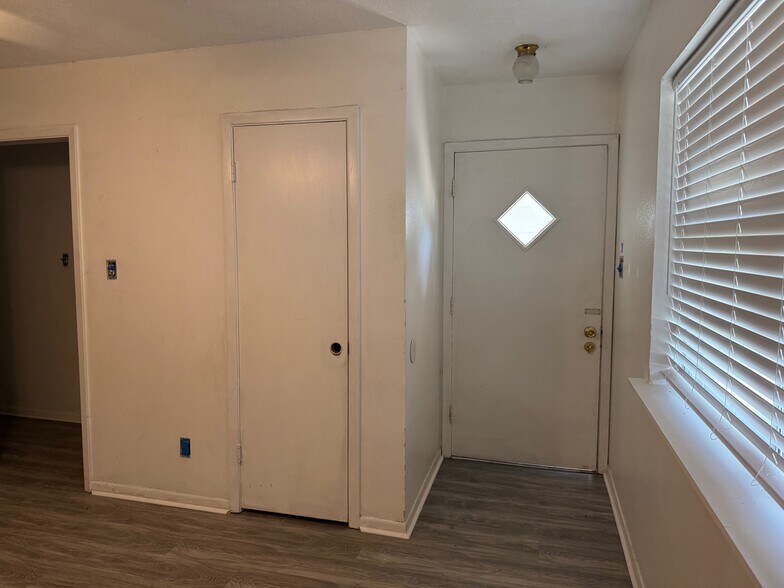 Front door and closet (from Living Room) - 117 Westway Dr