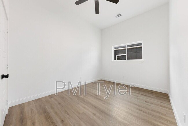 Building Photo - 1269 Bonham St