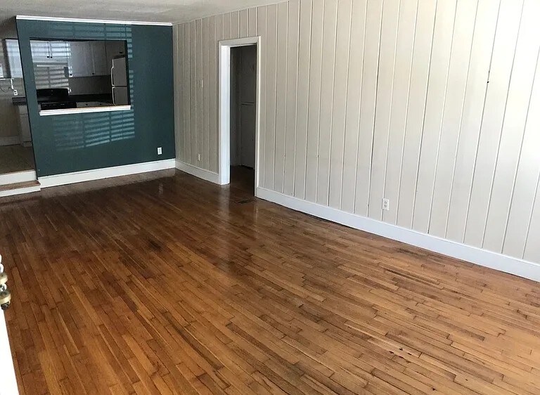 Building Photo - 525 26th St