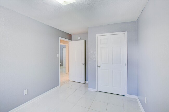 Building Photo - 11807 Greenmesa Dr