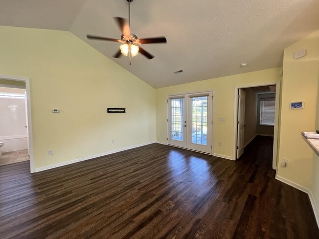 Building Photo - 187 Heath Dr