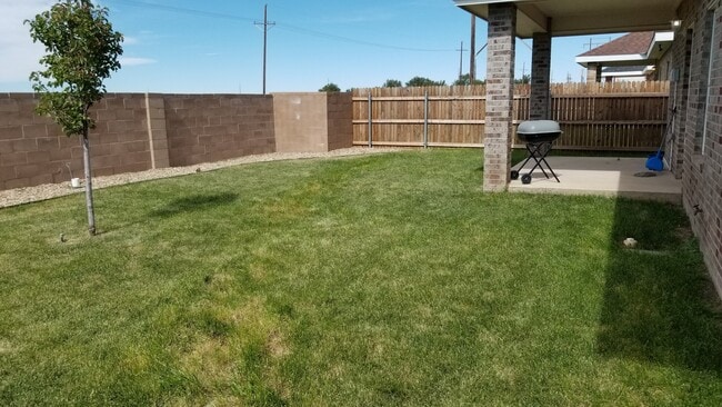 Building Photo - OPEN FLOOR PLAN ON HOME ONLY 1 YEAR OLD