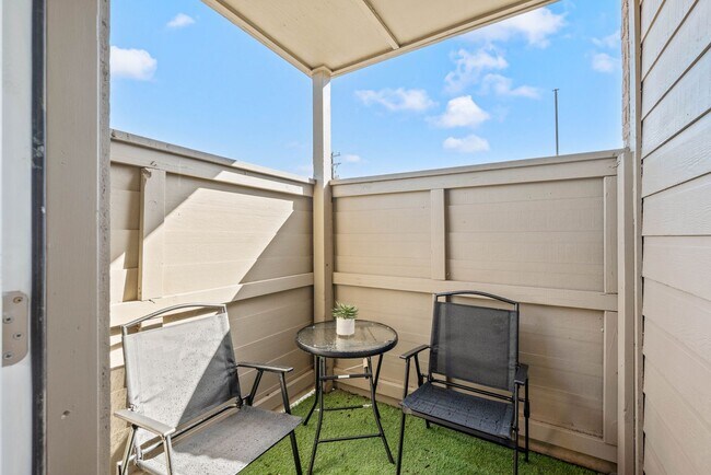 Building Photo - Furnished Condo with Modern Finishes in Arlington - Flexible Lease Terms