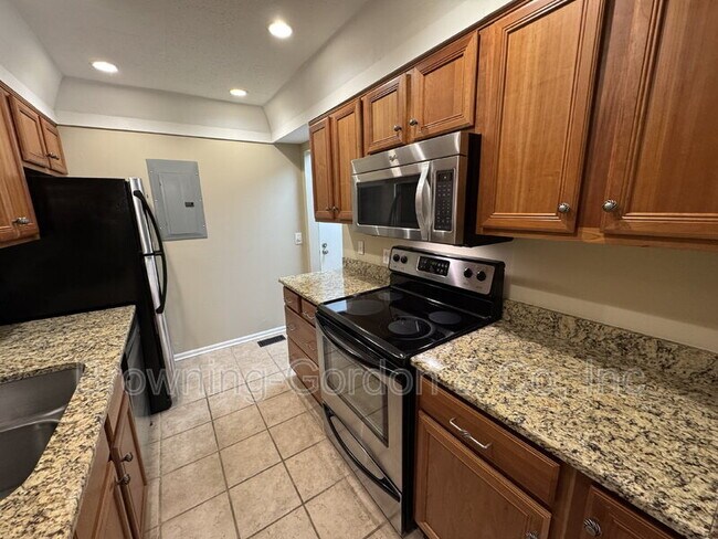 Building Photo - 5025 Hillsboro Pike