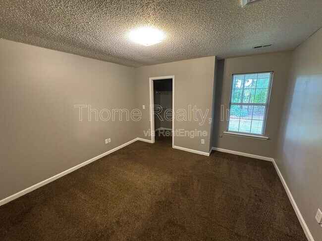 Building Photo - 2260 Sherwood Ave