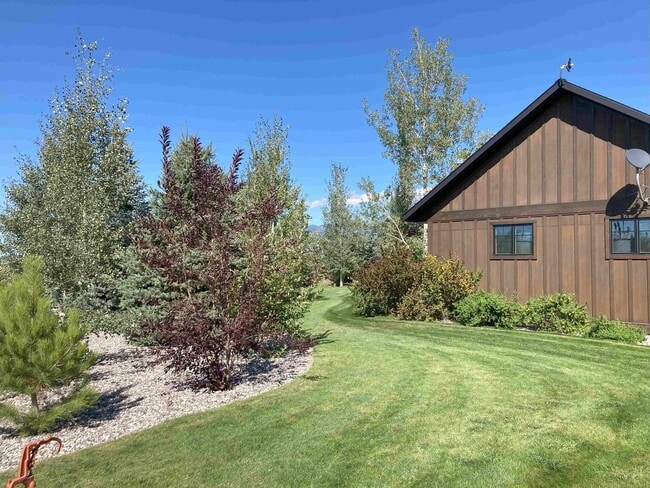 Building Photo - Stunner on Springhill