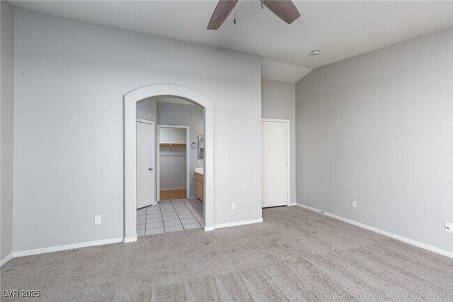 Building Photo - 533 Trocadero St