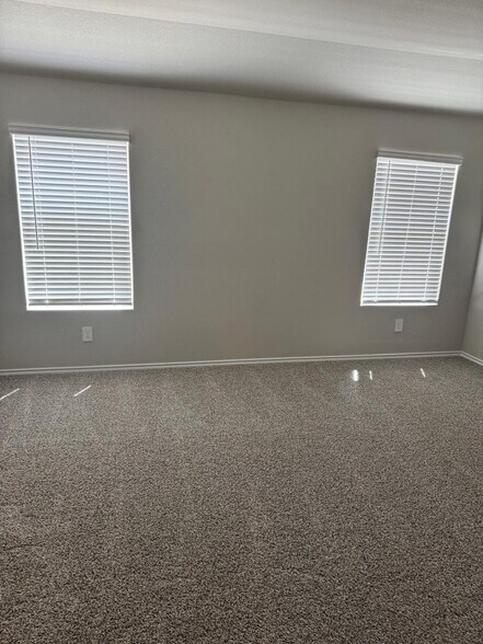 Building Photo - 1504 Tin Roof Rd