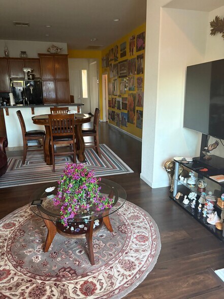 Building Photo - 3576 Husch Way